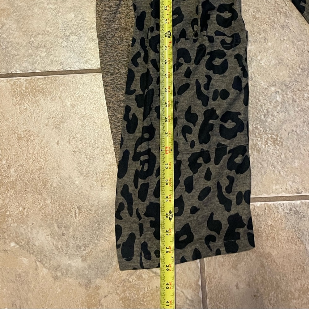 Tickled teal khaki/taupe & black leopard print cardigan Sz L - Picture 7 of 7